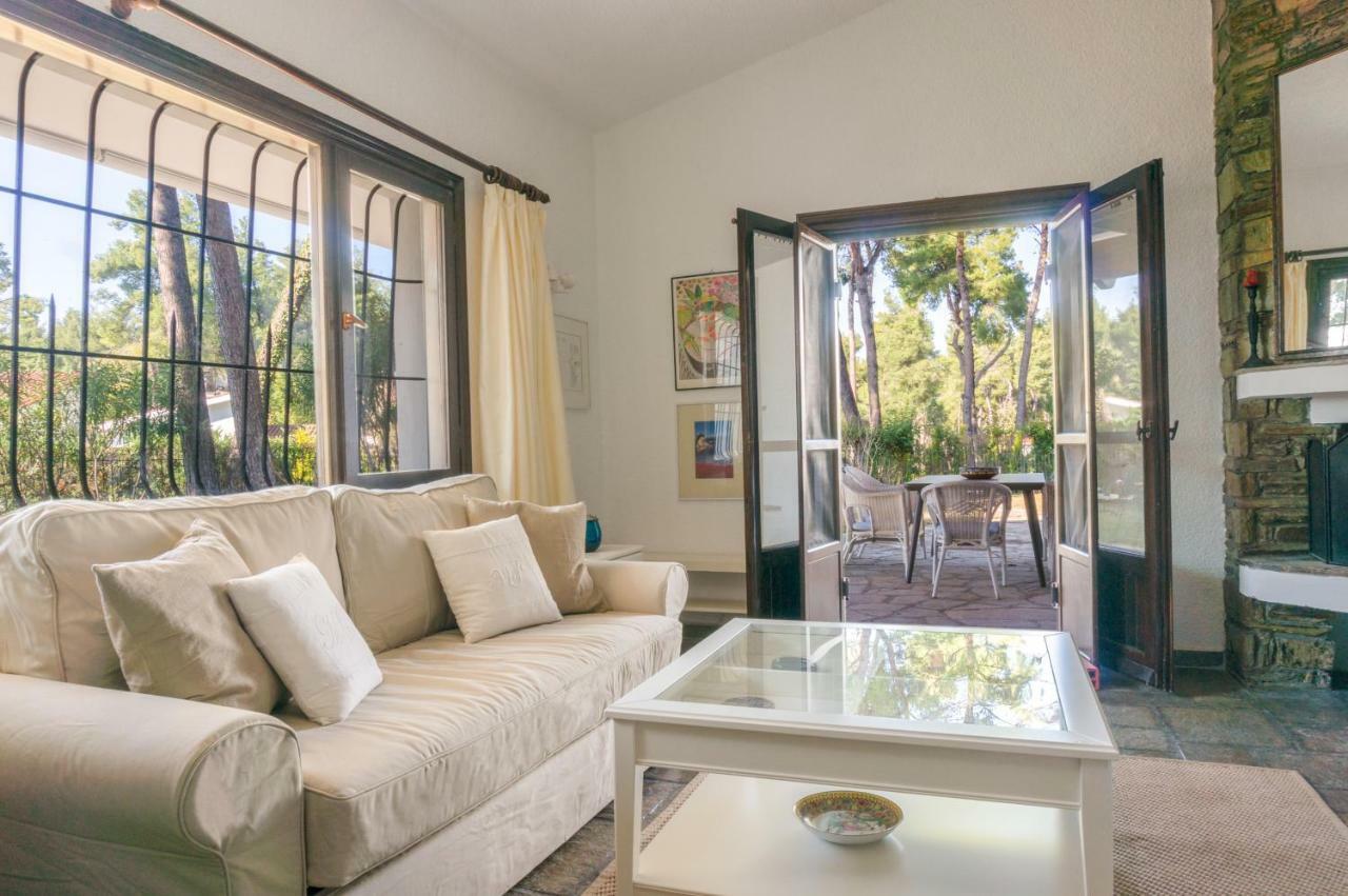 Villa Aurora In Sani With Garden And Pool エクステリア 写真